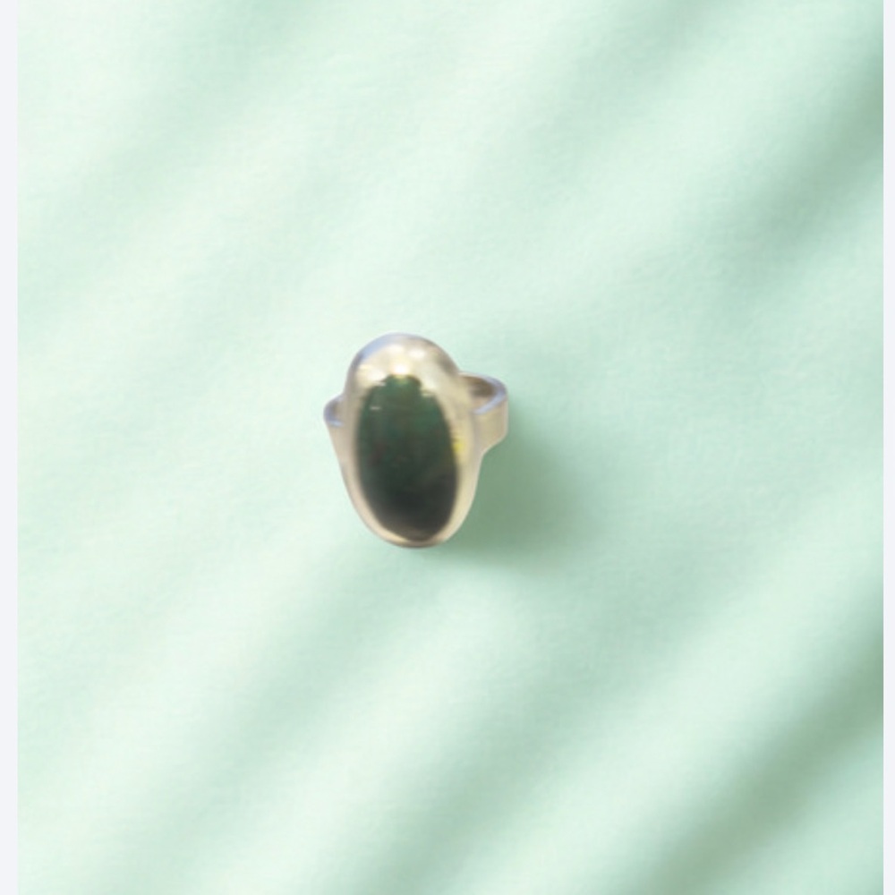 Sterling Silver Green Stone Oval Ring - Classic Women's Jewelry